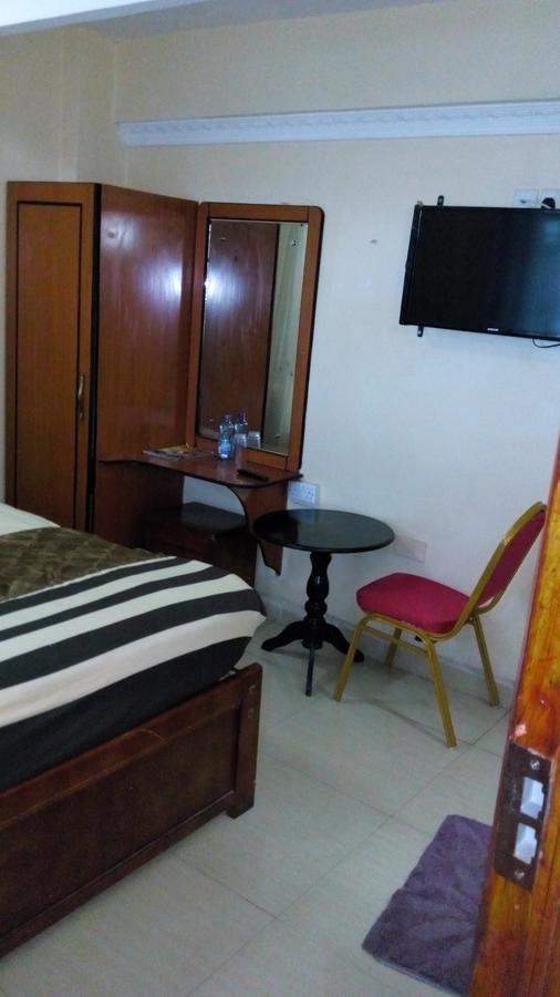 Royal Palm Hotel And Suites Nakuru Buitenkant foto