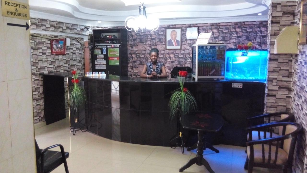 Royal Palm Hotel And Suites Nakuru Buitenkant foto