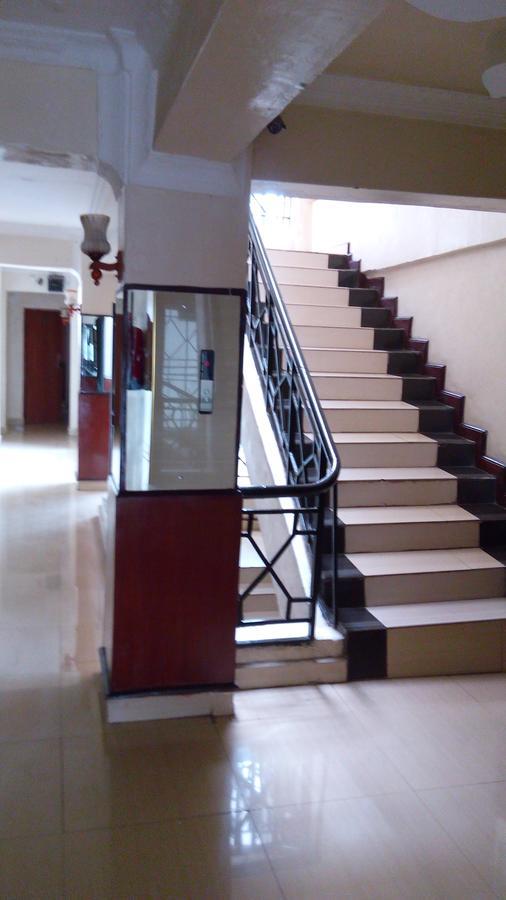 Royal Palm Hotel And Suites Nakuru Buitenkant foto
