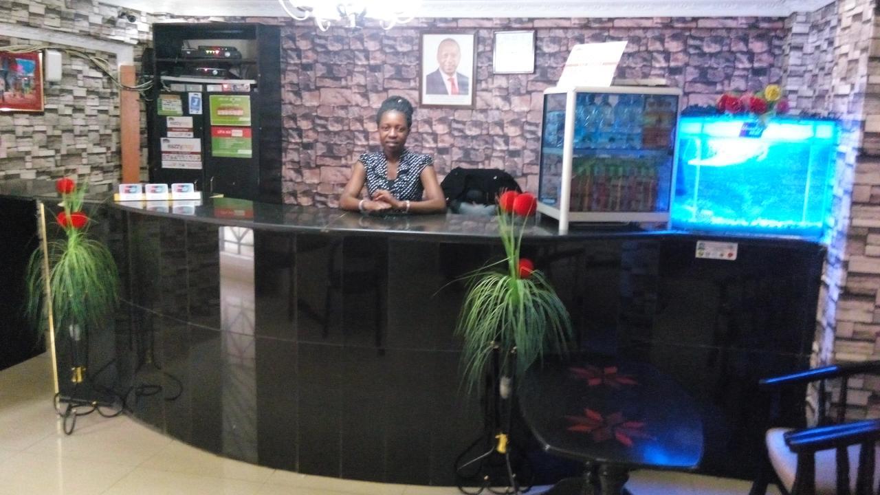 Royal Palm Hotel And Suites Nakuru Buitenkant foto