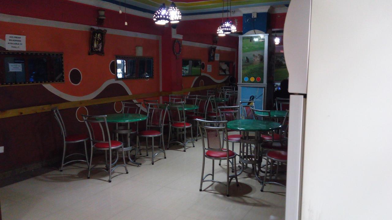 Royal Palm Hotel And Suites Nakuru Buitenkant foto