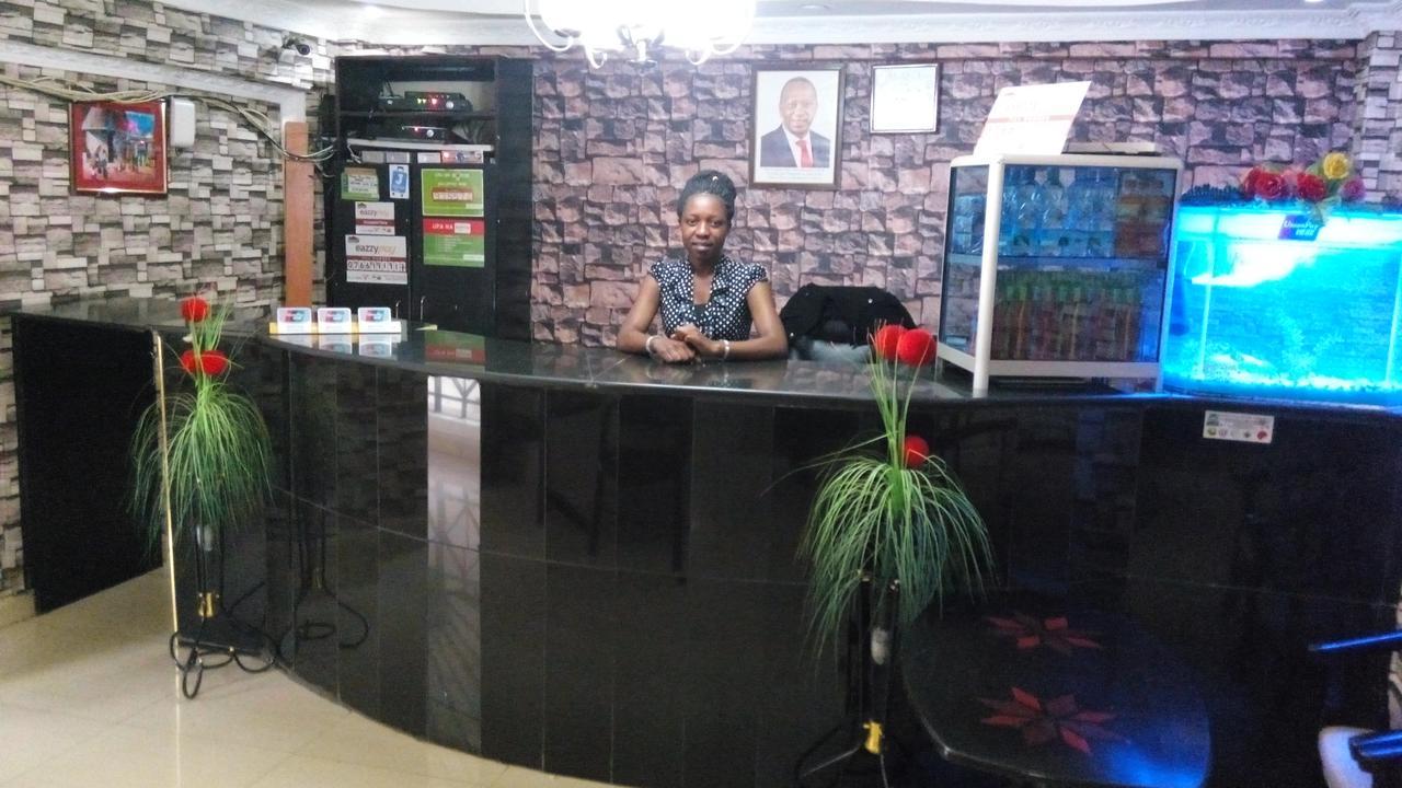 Royal Palm Hotel And Suites Nakuru Buitenkant foto